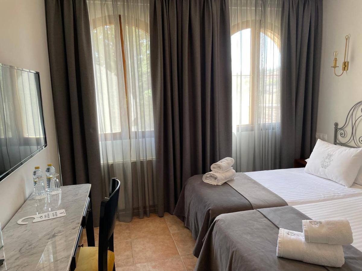 Hotel Monasterio De Tejeda Garaballa Bagian luar foto