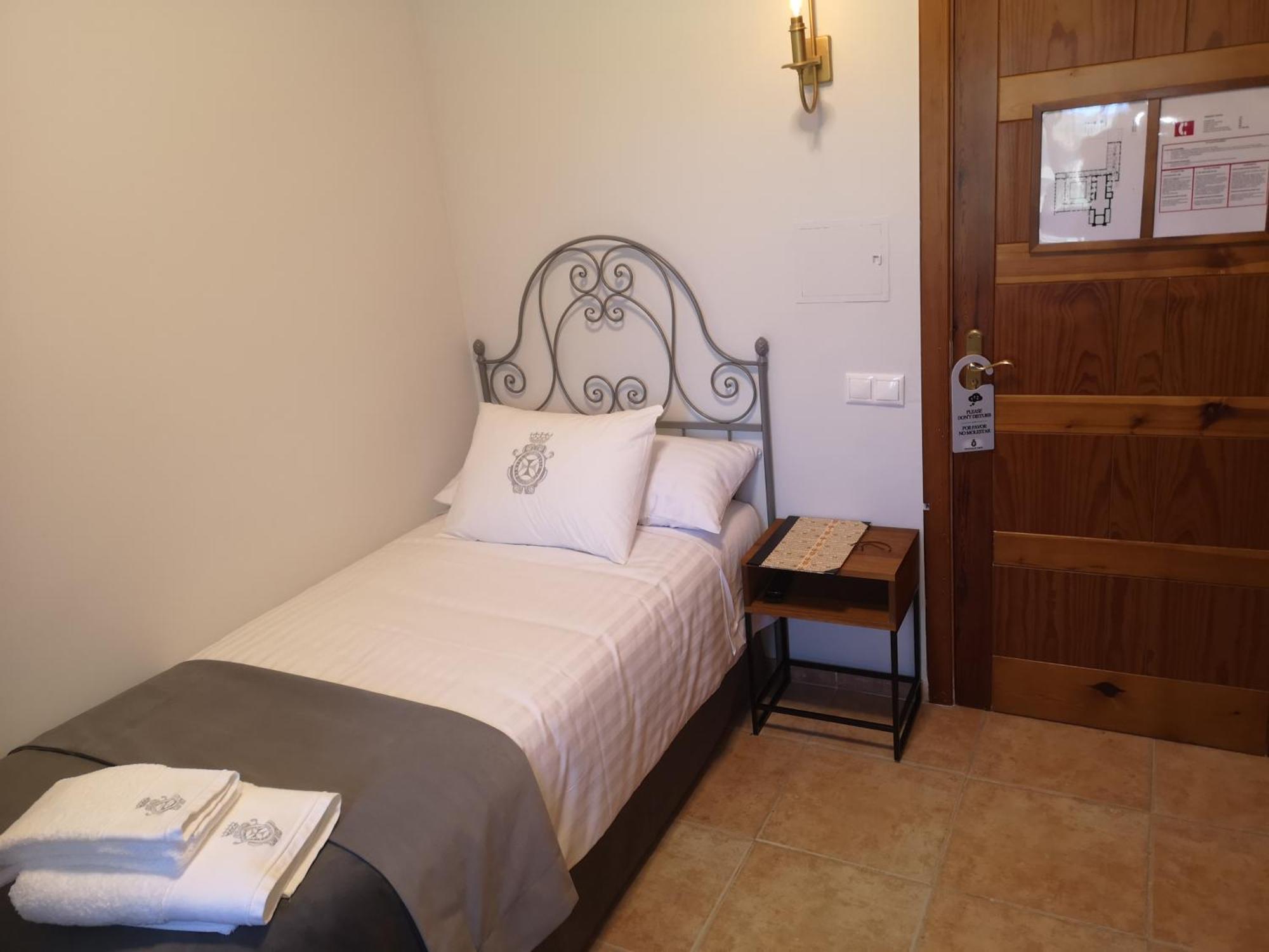 Hotel Monasterio De Tejeda Garaballa Bagian luar foto